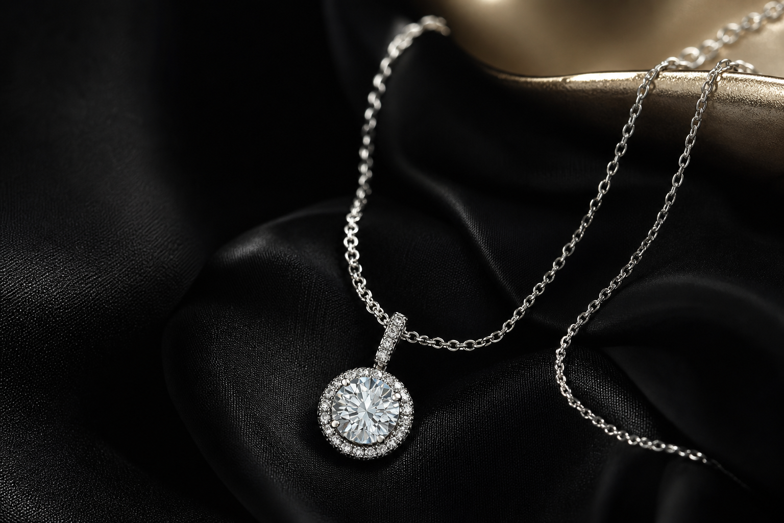 Diamant Blanc white-gold necklace